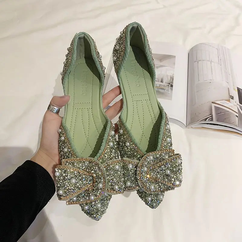 Glitzer Ballerinas mit spitzen Zehen und Strass-Details