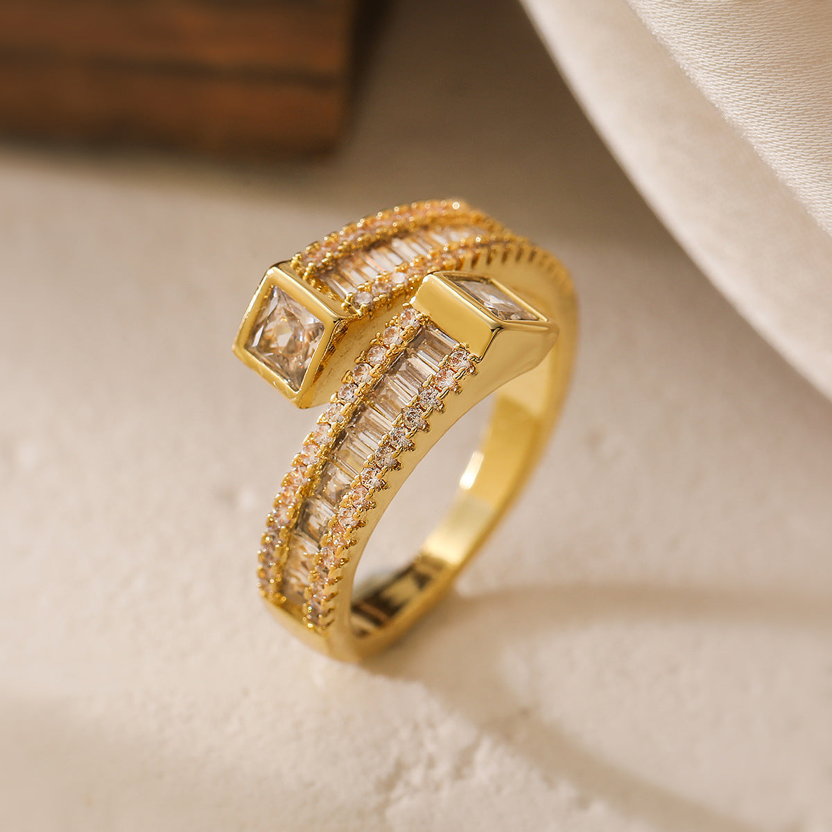 Eleganter Statement-Ring mit Strass – Gold