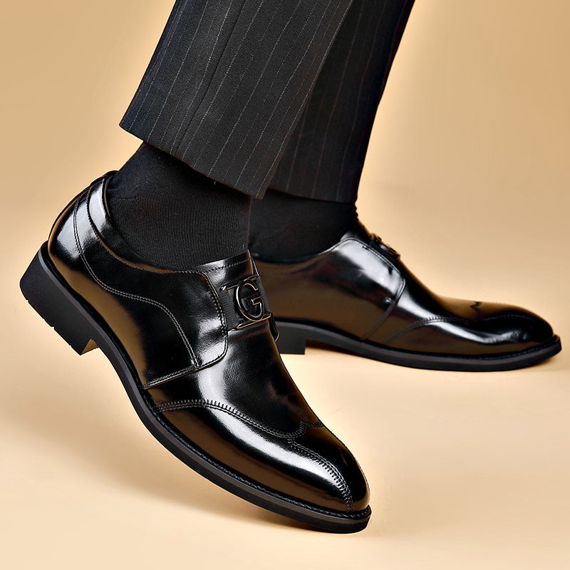 Herren Lederschuhe mit spitzem Schnitt und Schnalle