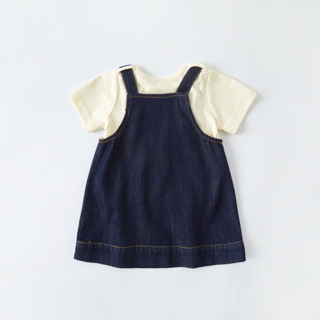 2-teiliges Jeans Latzkleid Set mit T-Shirt –