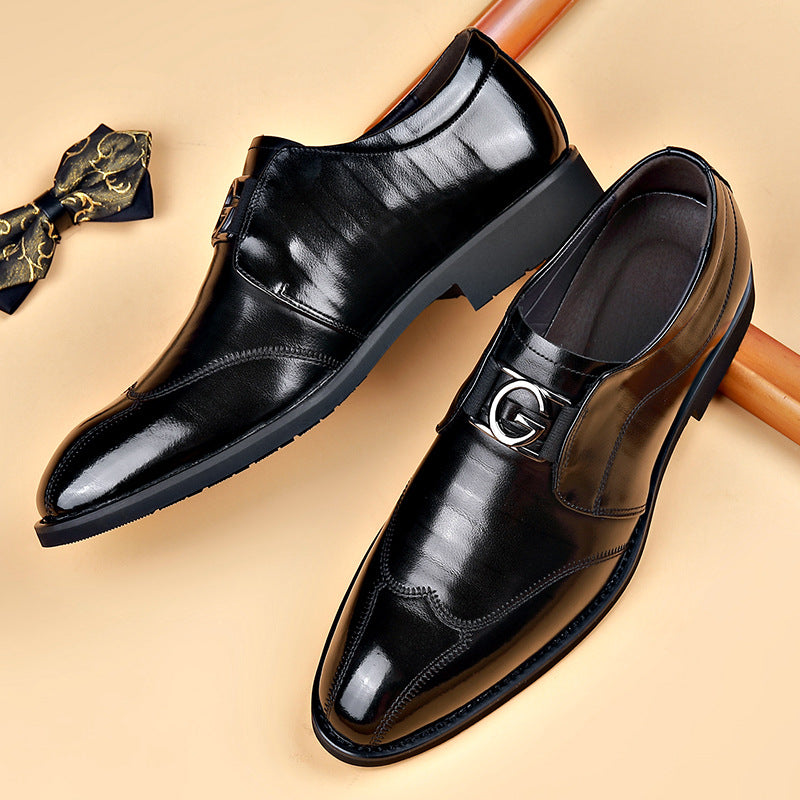 Herren Lederschuhe mit spitzem Schnitt und Schnalle