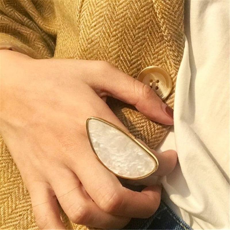 Verstellbarer Acryl Ring mit geometrischem Acetat Design