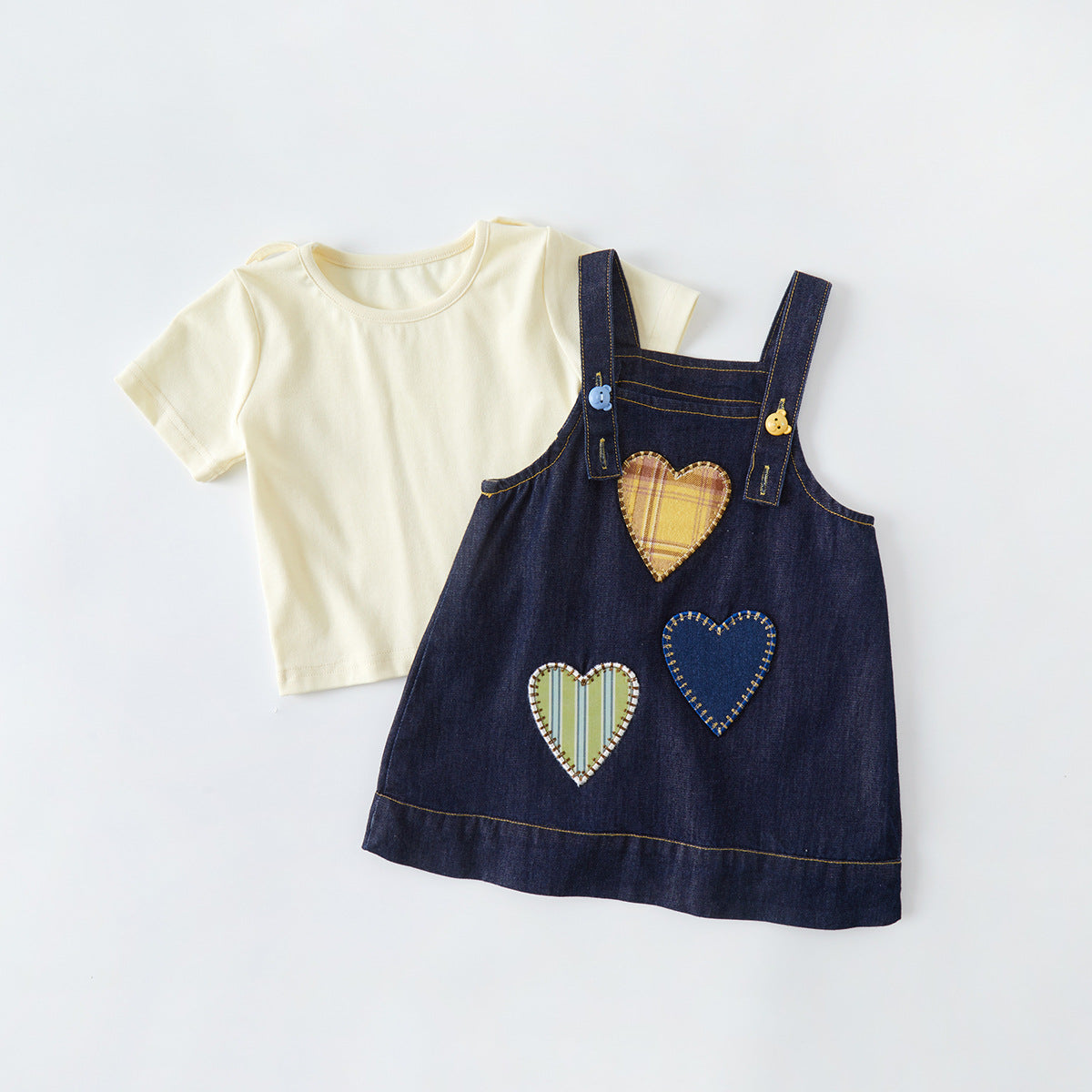 2-teiliges Jeans Latzkleid Set mit T-Shirt –