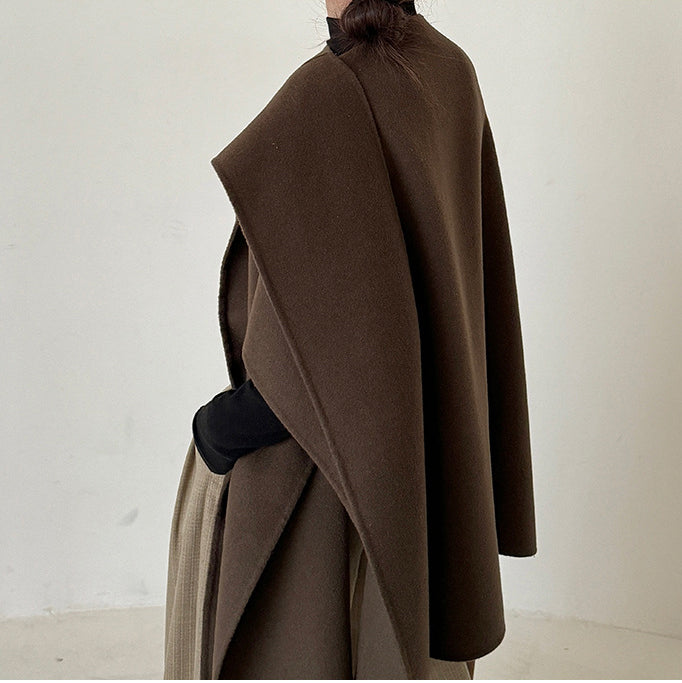 Wool Cape – Eleganter Damen-Wollmantel