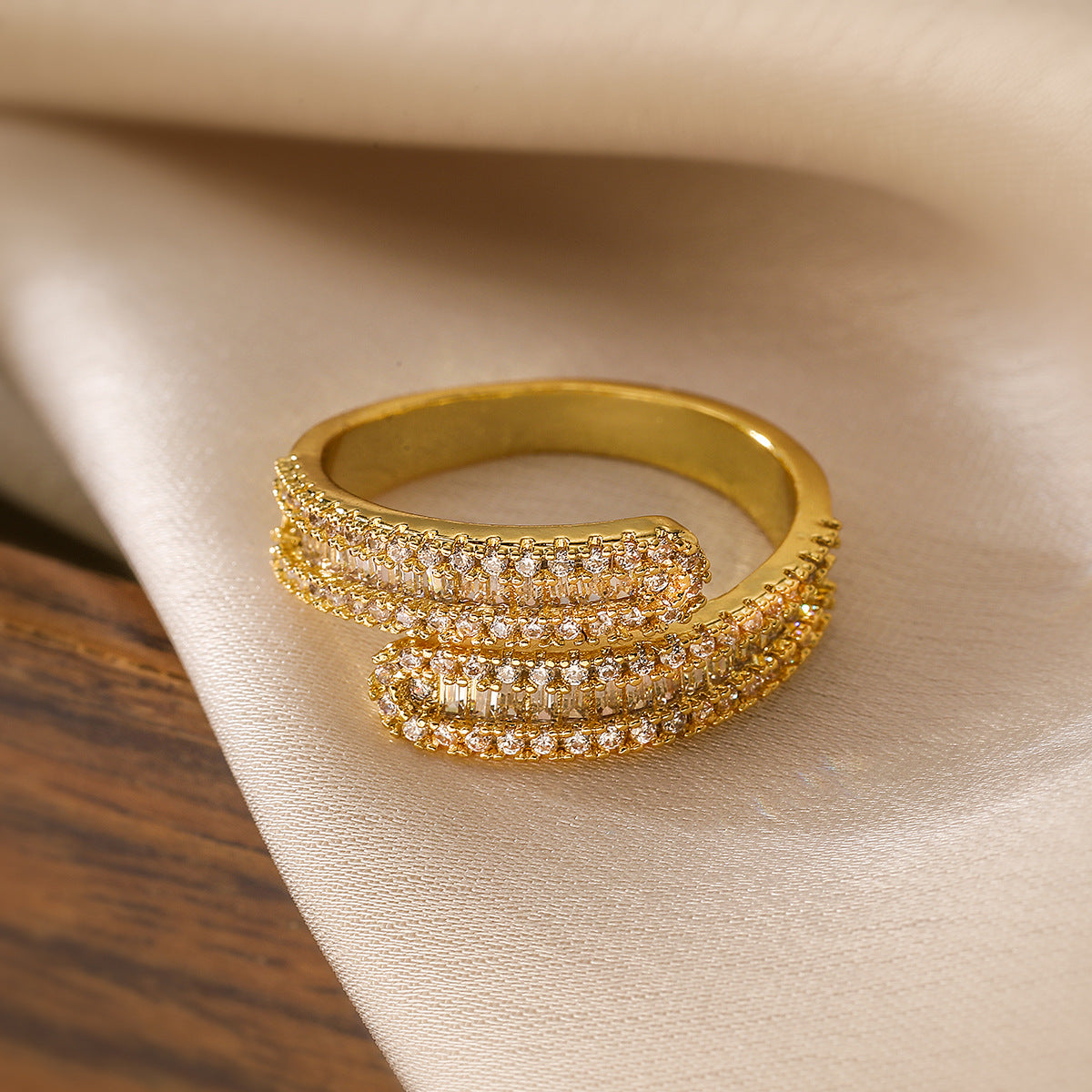 Eleganter Statement-Ring mit Strass – Gold