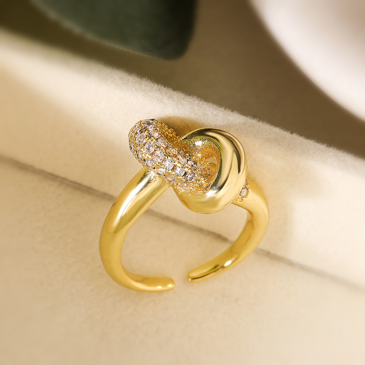 Eleganter Statement-Ring mit Strass – Gold