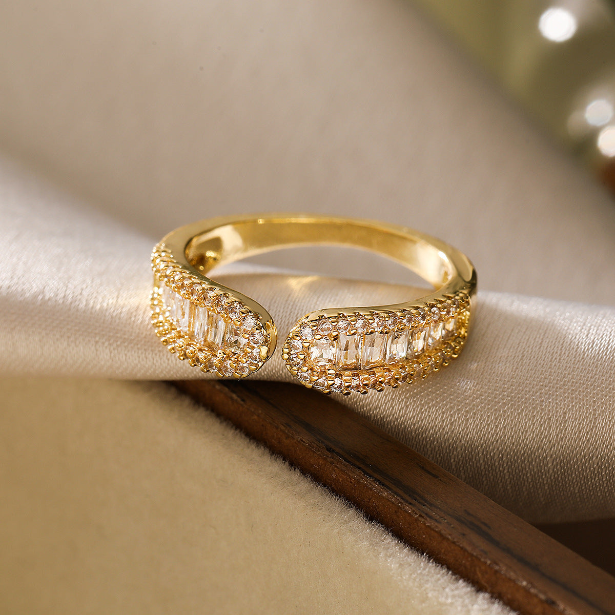 Eleganter Statement-Ring mit Strass – Gold