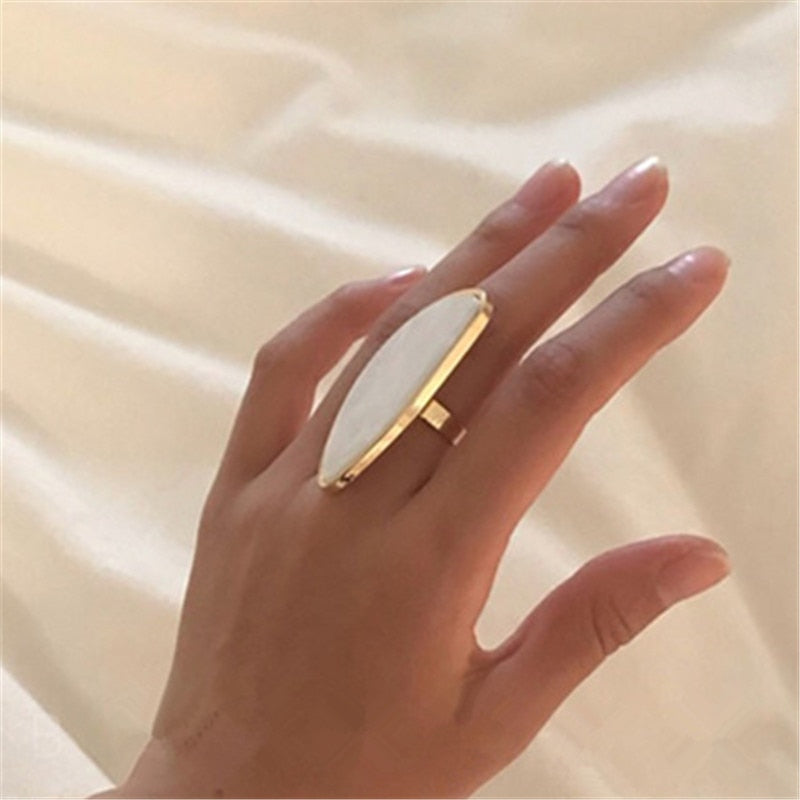 Verstellbarer Acryl Ring mit geometrischem Acetat Design