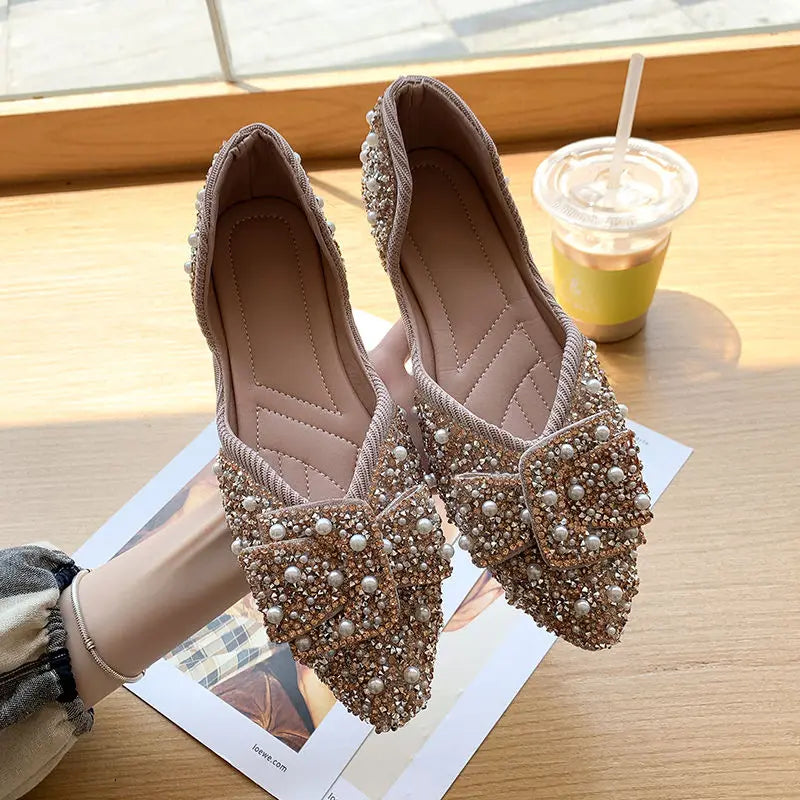 Glitzer Ballerinas mit spitzen Zehen und Strass-Details