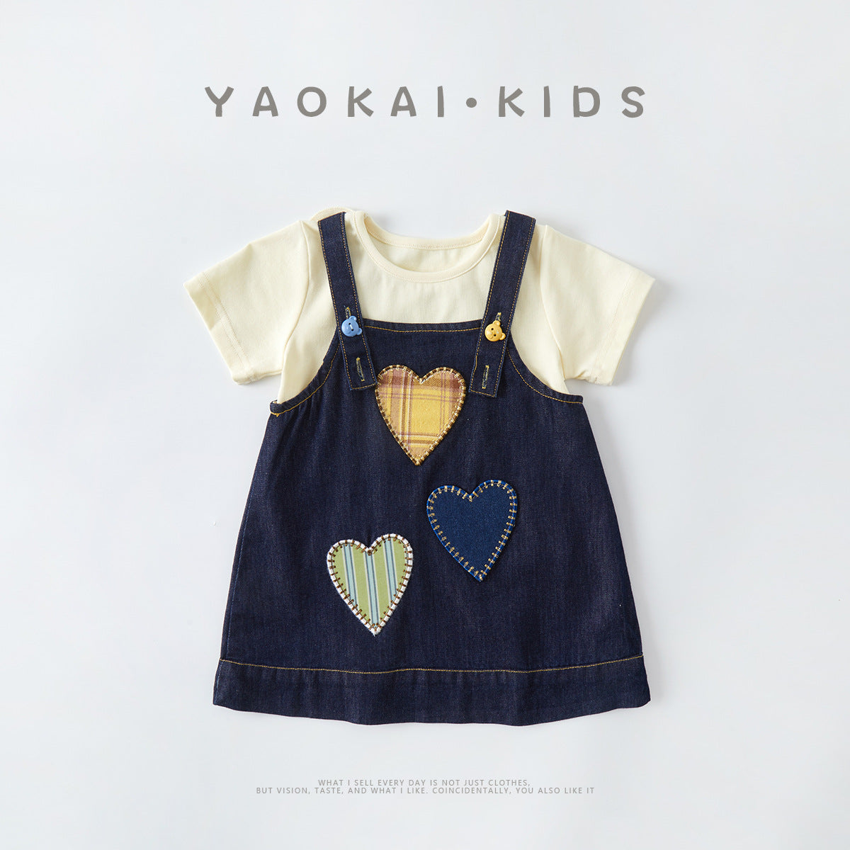 2-teiliges Jeans Latzkleid Set mit T-Shirt –