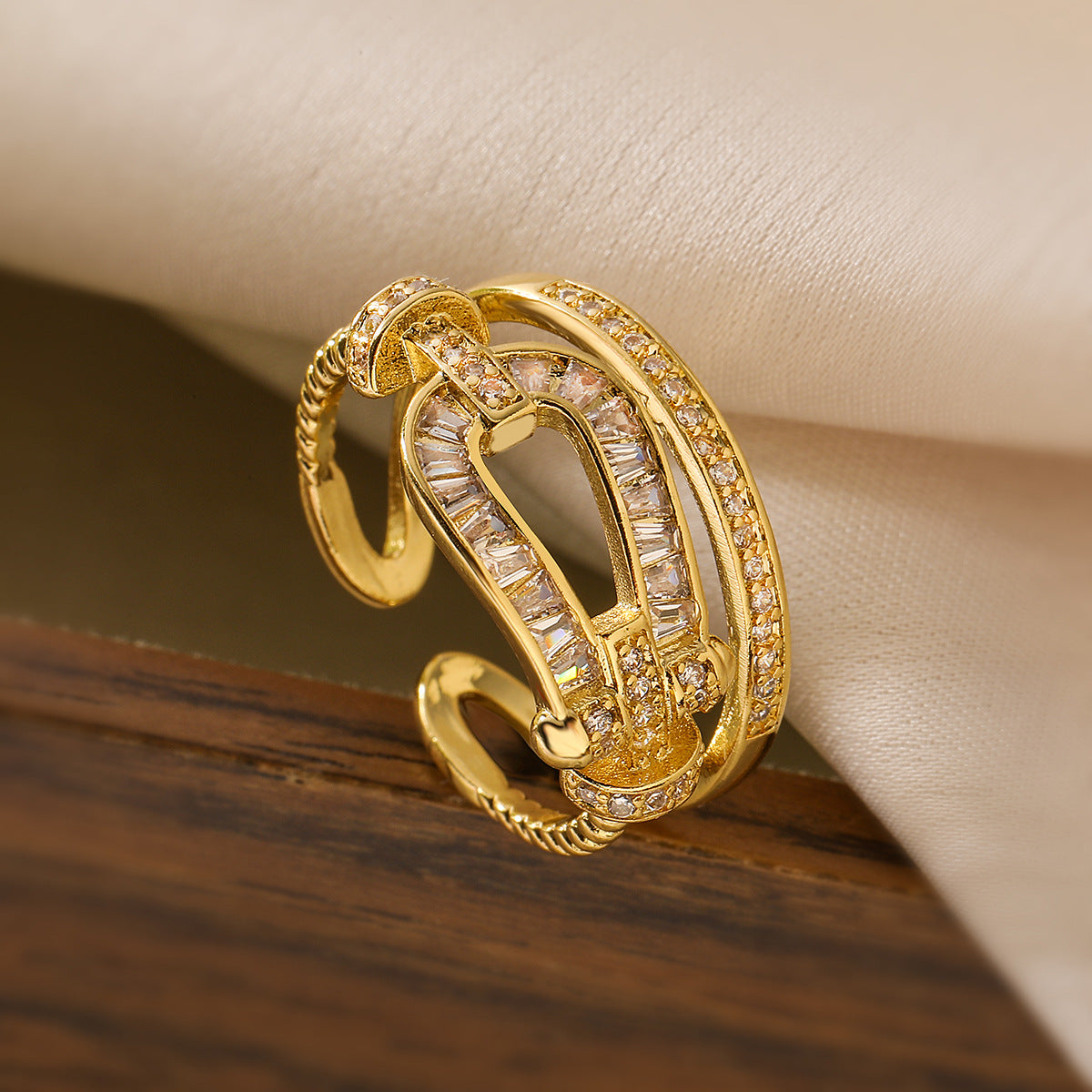 Eleganter Statement-Ring mit Strass – Gold