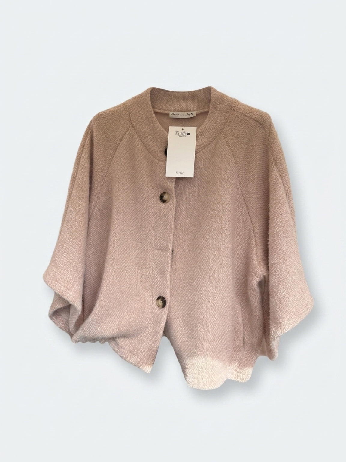 Kurzer Strick-Poncho mit Knöpfen – Flauschige Cape-Jacke in Altrosa